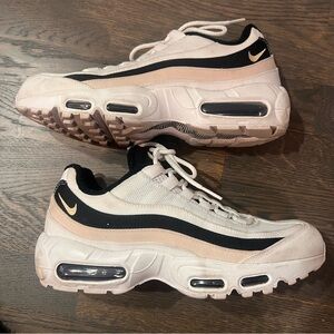 NIKE Air Max 95 Women’s Shoe Size 9